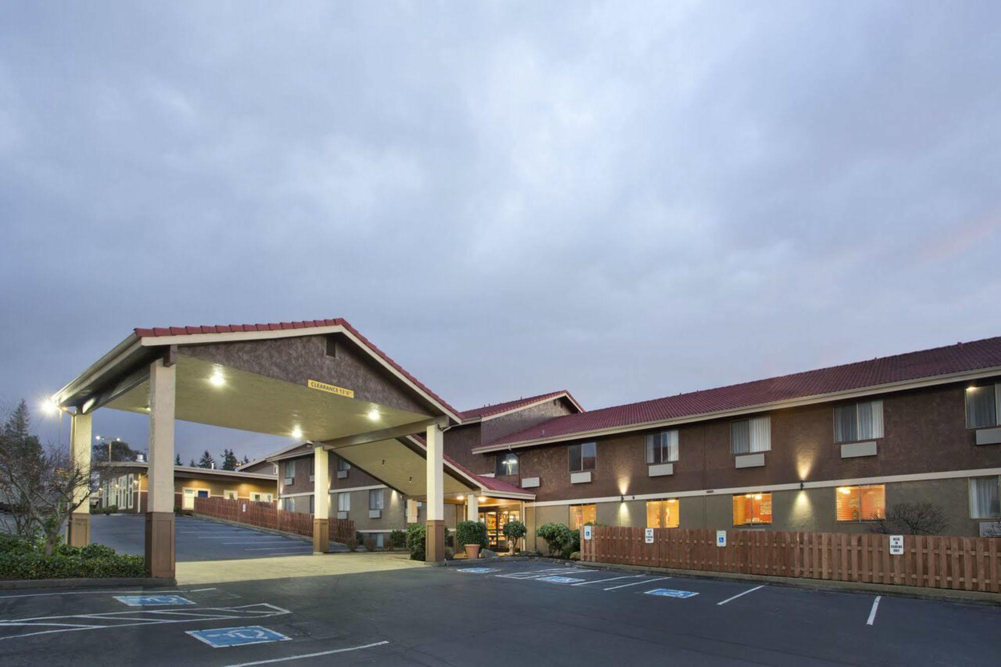 Red Lion Inn And Suites Federal Way Ngoại thất bức ảnh