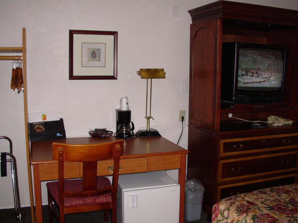 Red Lion Inn And Suites Federal Way Ngoại thất bức ảnh