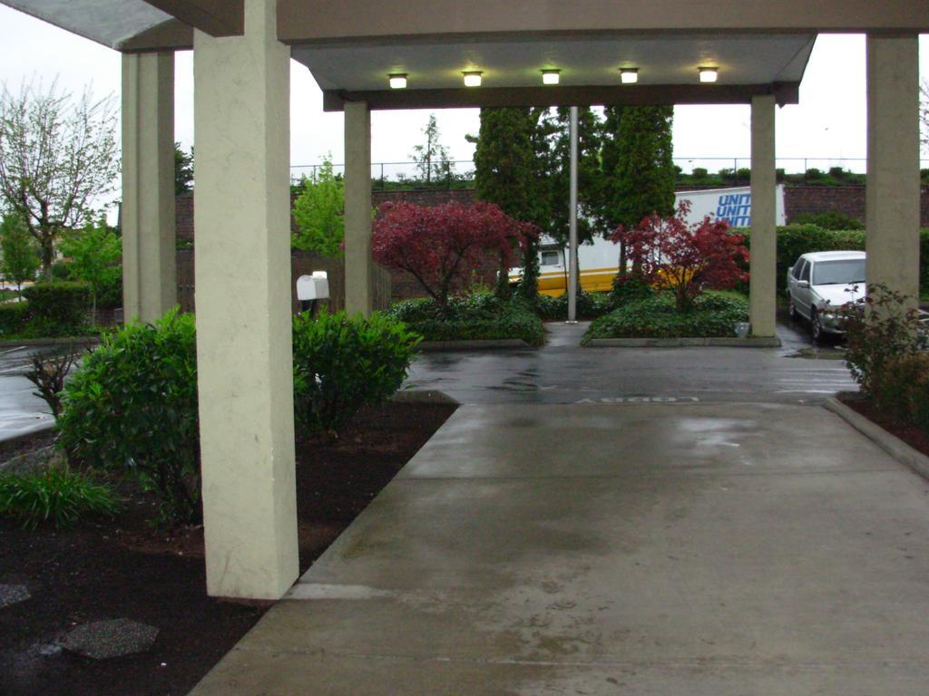 Red Lion Inn And Suites Federal Way Ngoại thất bức ảnh